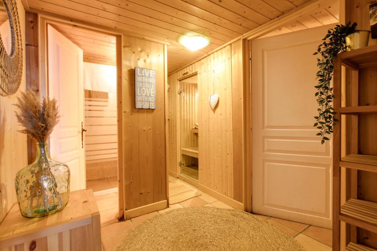 Chamonix Large Chalet, Sleeps 12, 200M2, 5 Bedroom, 4 Bathroom, Garden, Jacuzzi, Sauna Luaran gambar